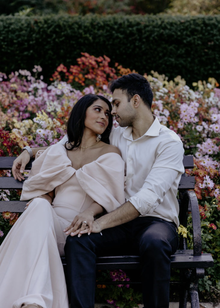 Romantic couples photo sitting in Brooklyn Botanic Garden