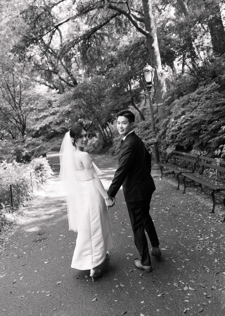 bride and groom photos at the central park in nyc