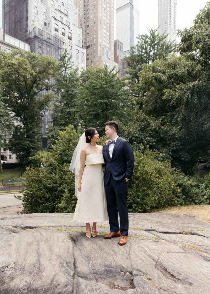 bride and groom photos at the central park in nyc