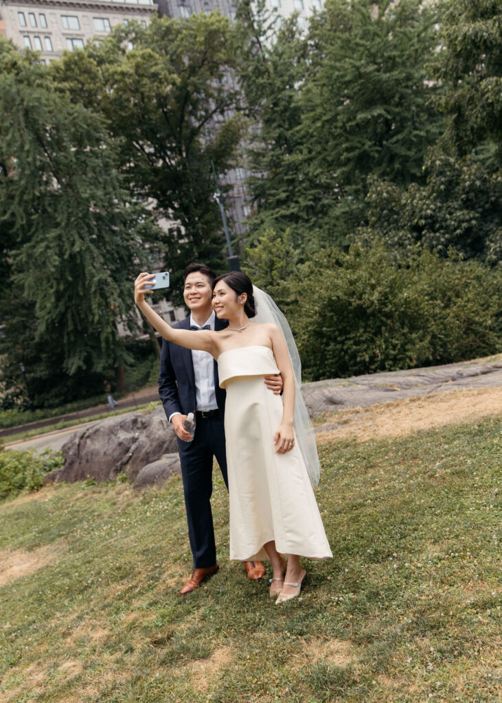 bride and groom photos at the central park in nyc