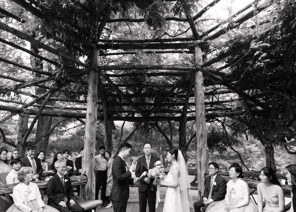 intimate central park wedding ceremony at cop cot